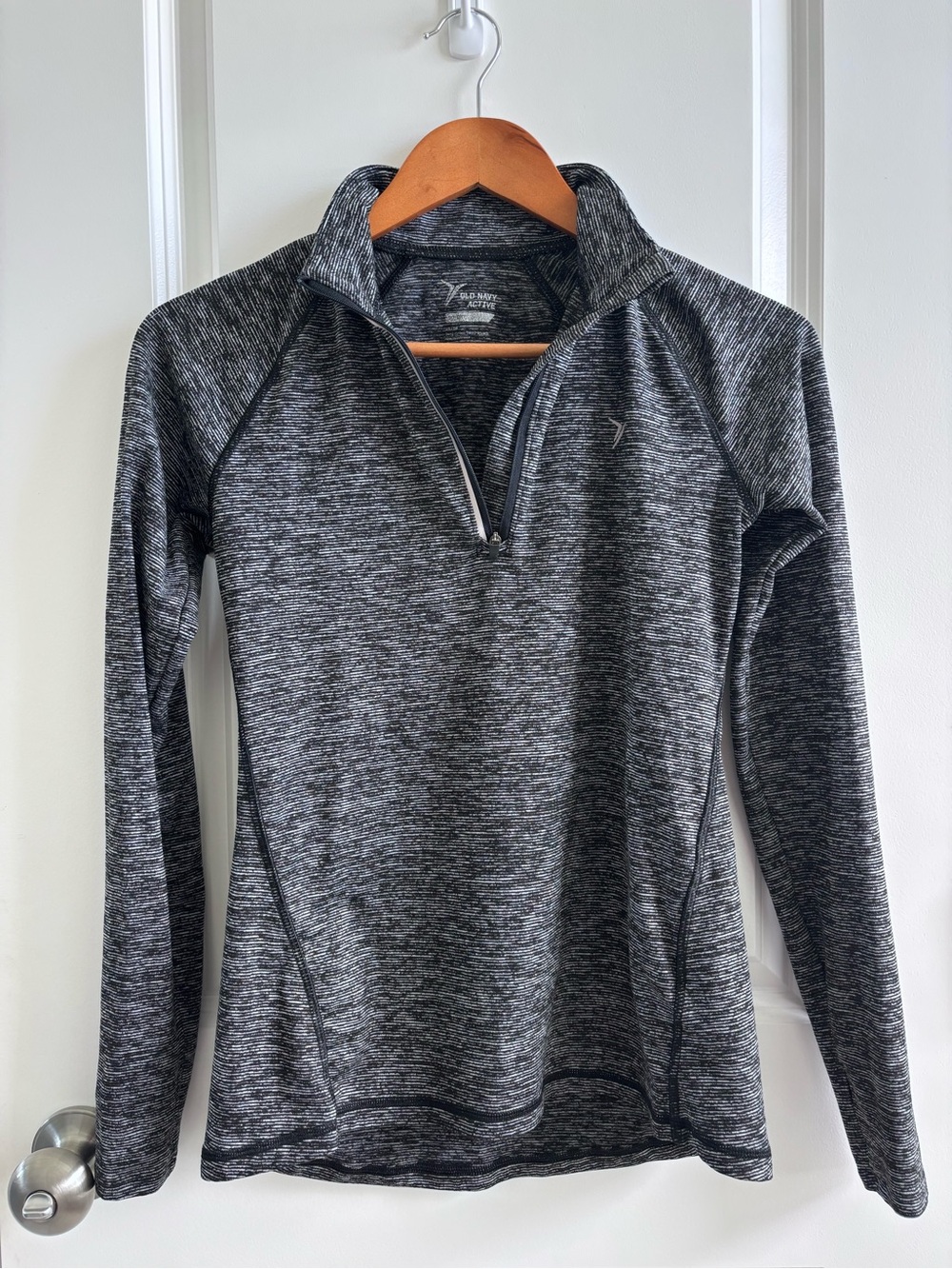 Old Navy Active Women's Gray Quarter-Zip Pullover
